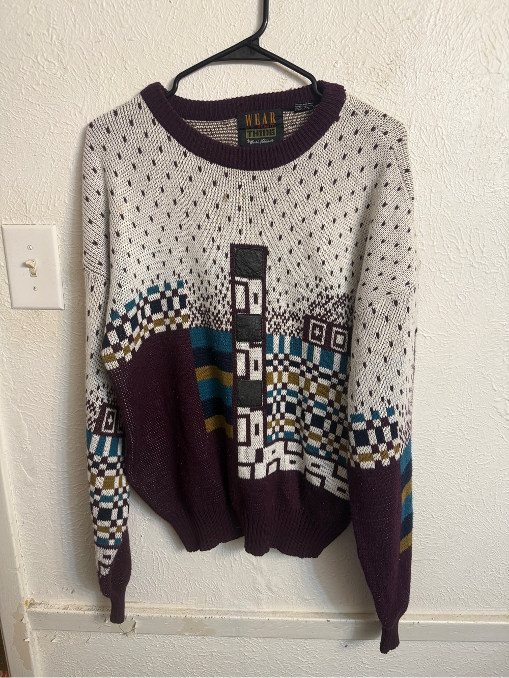 1980s Vintage Patterned Colorblock Crewneck Sweater in Cream and Plum